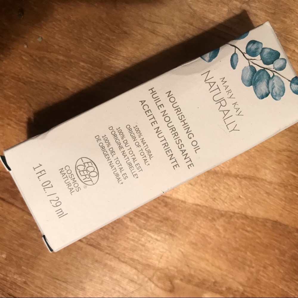 Mary Kay Naturally Nourishing Oil